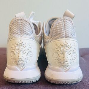 Nike LeBron Witness 4 White Wolf Gray Sneakers with Embossed Lion!